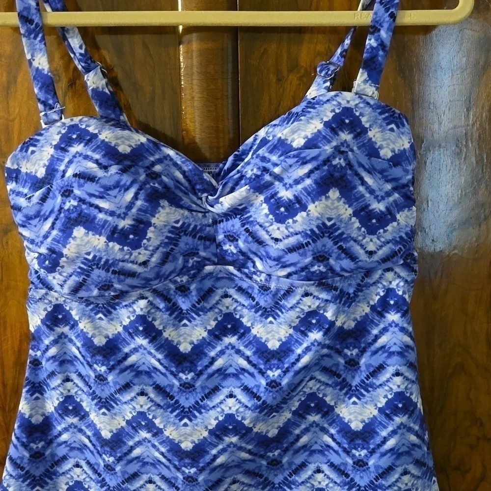 Catalina Blue Print Swim Top Size 1X NWT